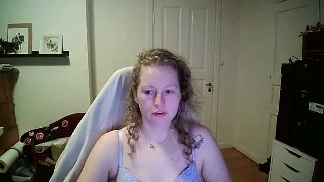 Snapshot of Girlnina-1995 chatting on February 23, 10:07 pm Girlnina-1995 online show from February 23, 10:07 pm