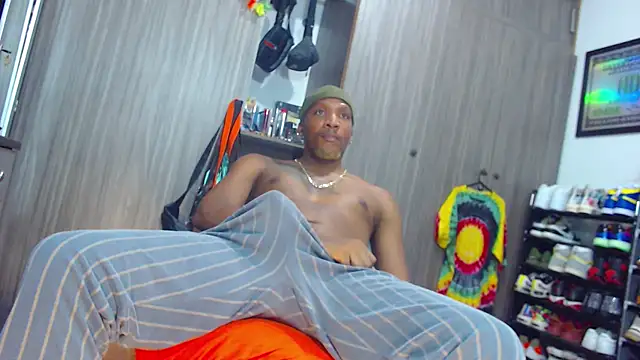 Snapshot of bigdickxblackx chatting on May 24, 7:35 am bigdickxblackx online show from May 24, 7:35 am