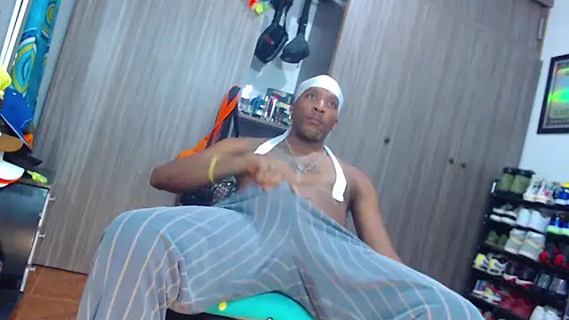 Snapshot of bigdickxblackx chatting on May 29, 3:48 am bigdickxblackx online show from May 29, 3:48 am