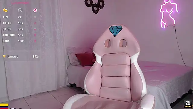 luzesmeraldaw online show from February 12, 3:49 pm