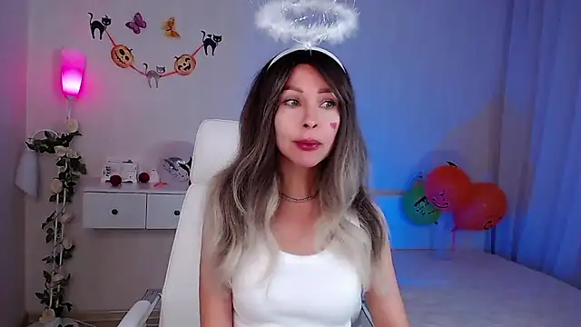 Snapshot of wendifoste chatting on October 31, 6:53 pm wendifoste online show from October 31, 6:53 pm