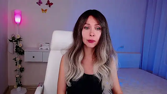 Snapshot of wendifoste chatting on November 6, 6:31 pm wendifoste online show from November 6, 6:31 pm