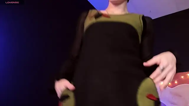 LorenDaze online show from February 4, 1:59 pm