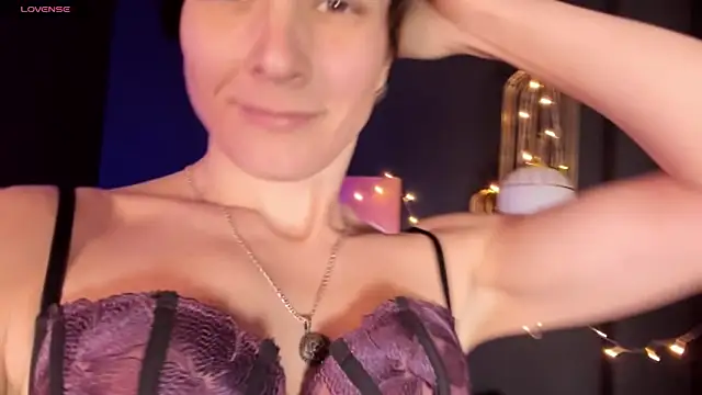 LorenDaze online show from February 4, 5:12 pm