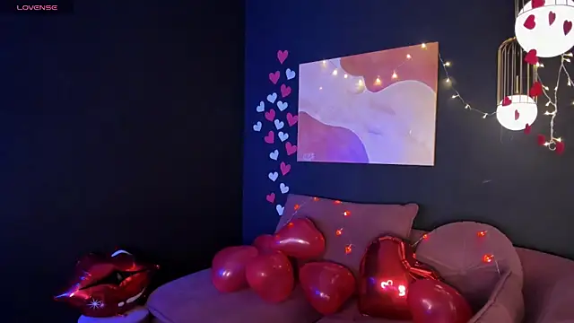 LorenDaze online show from February 14, 5:14 pm