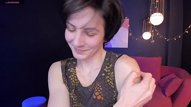 LorenDaze online show from February 21, 1:55 pm