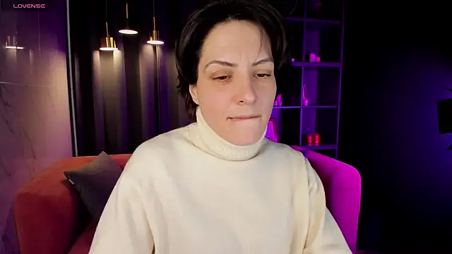 LorenDaze online show from March 7, 5:06 pm