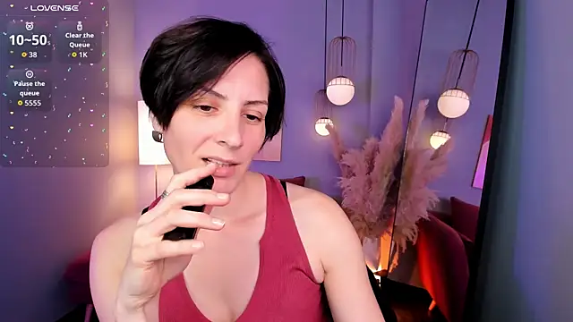 LorenDaze online show from July 8, 2:10 pm