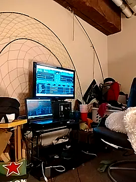 eatmeplease44 online show from December 17, 3:18 pm