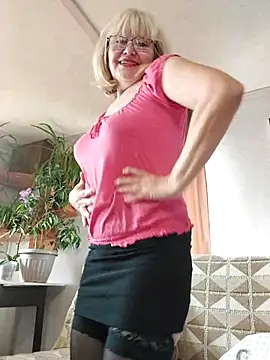 IrmaRose online show from October 14, 7:31 am