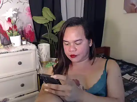 sweetyula online show from December 18, 8:09 am