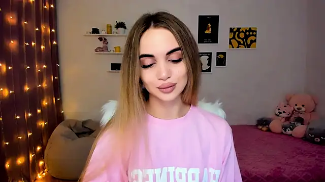 aPieceOfJoy online show from December 7, 8:38 pm