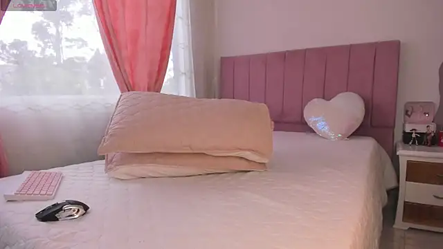 whitneyhot online show from September 19, 11:22 am