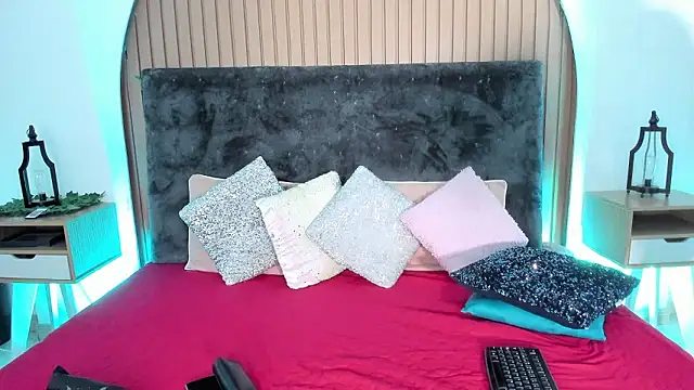 Karlagonzales  online show from February 7, 6:55 pm