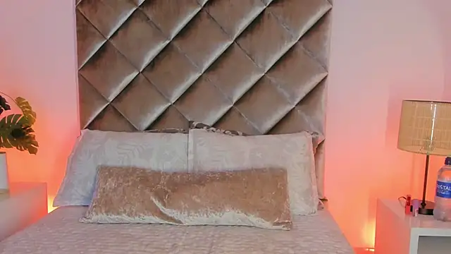 malaia hills online show from March 27, 7:02 pm