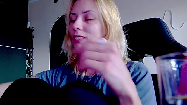 karo123421 online show from October 1, 12:00 pm