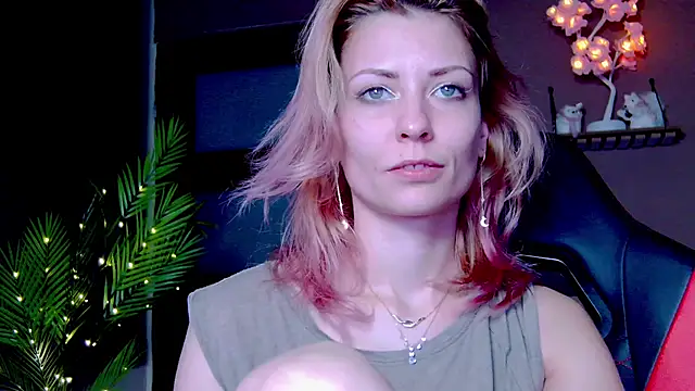 karo123421 online show from December 5, 8:38 pm