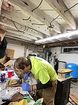 charactrzero online show from December 22, 2:28 am