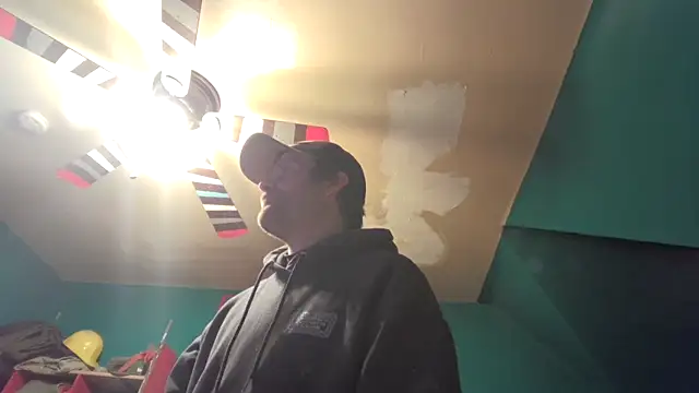 Snapshot of charactrzero chatting on February 1, 2:43 am charactrzero online show from February 1, 2:43 am