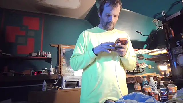 Snapshot of charactrzero chatting on February 7, 10:41 am charactrzero online show from February 7, 10:41 am