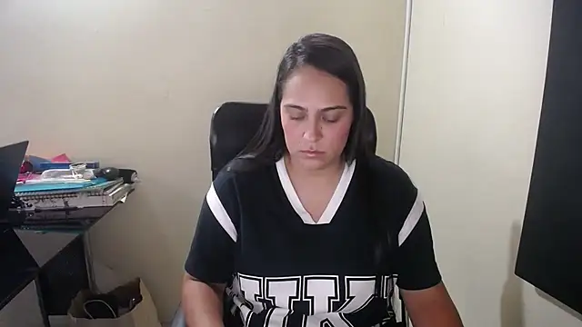 Snapshot of kendall_52 chatting on December 2, 5:59 pm kendall 52 online show from December 2, 5:59 pm