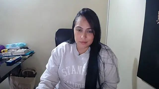 Snapshot of kendall_52 chatting on February 14, 1:51 pm kendall 52 online show from February 14, 1:51 pm