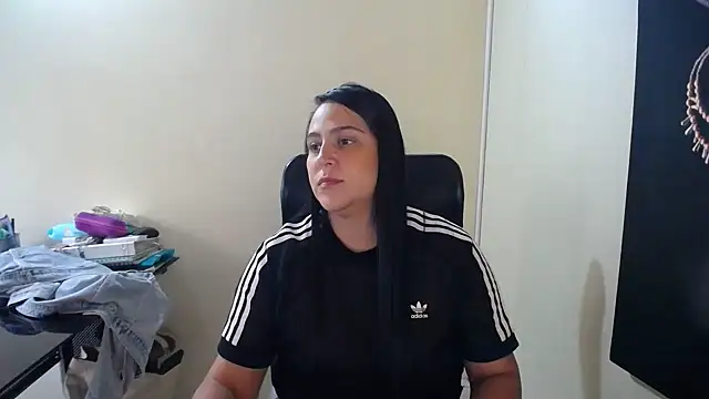 Snapshot of kendall_52 chatting on February 20, 1:51 pm kendall 52 online show from February 20, 1:51 pm