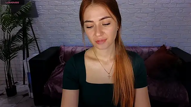 Adelyna Bird online show from December 6, 11:33 am