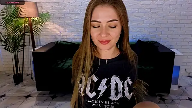 Adelyna Bird online show from March 9, 11:58 am