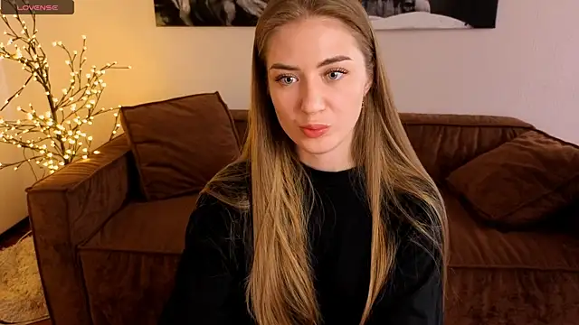 Adelyna Bird online show from August 3, 9:04 am