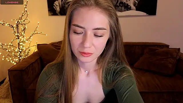 Adelyna Bird online show from August 7, 7:32 am