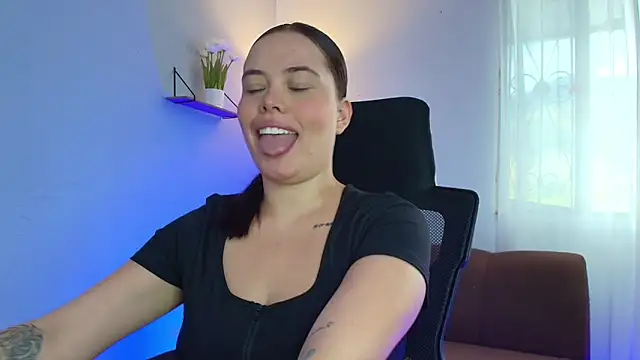 lisbet21x online show from February 5, 7:10 pm