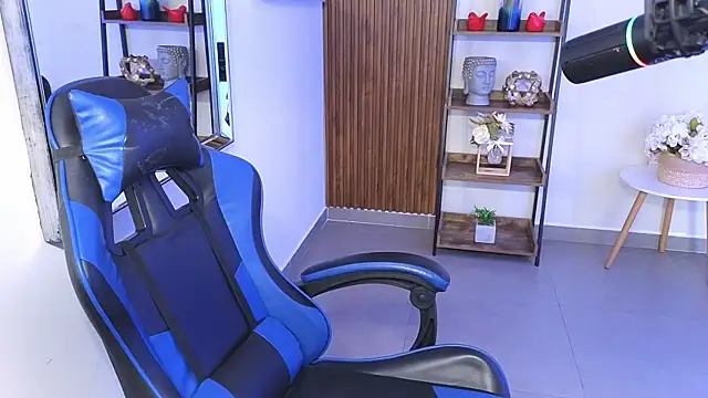 Snapshot of Kenya--Buhle chatting on January 17, 6:11 pm Kenya--Buhle online show from January 17, 6:11 pm