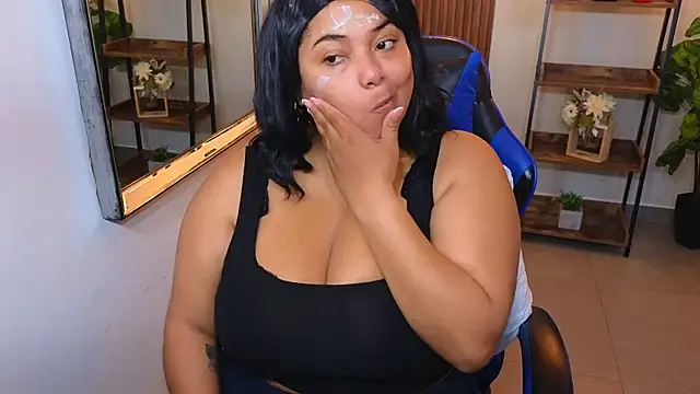 Snapshot of Kenya--Buhle chatting on March 29, 11:21 am Kenya--Buhle online show from March 29, 11:21 am