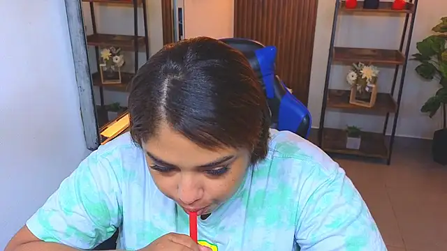 Snapshot of Kenya--Buhle chatting on April 14, 11:05 am Kenya--Buhle online show from April 14, 11:05 am