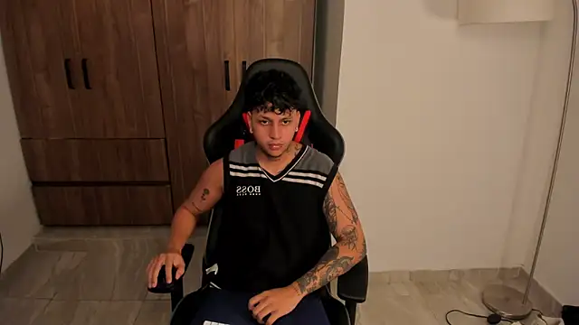 Snapshot of Jake_simons chatting on October 28, 10:19 am Jake simons online show from October 28, 10:19 am