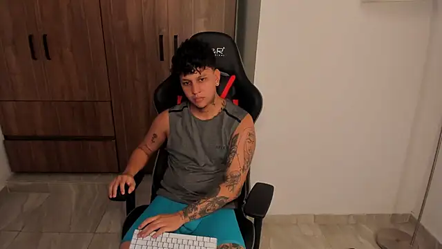 Snapshot of Jake_simons chatting on October 29, 10:17 am Jake simons online show from October 29, 10:17 am