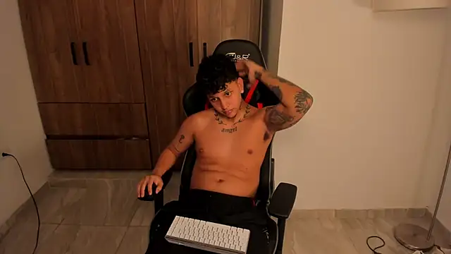 Snapshot of Jake_simons chatting on November 13, 11:09 am Jake simons online show from November 13, 11:09 am