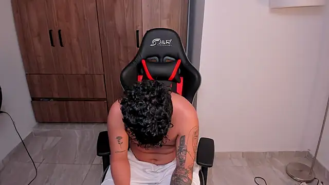 Snapshot of Jake_simons chatting on November 15, 11:18 am Jake simons online show from November 15, 11:18 am