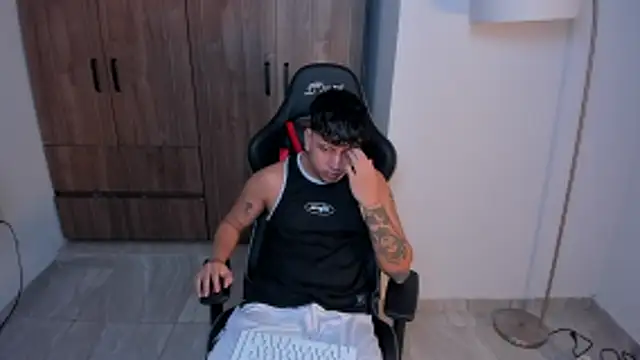 Snapshot of Jake_simons chatting on November 21, 7:12 pm Jake simons online show from November 21, 7:12 pm