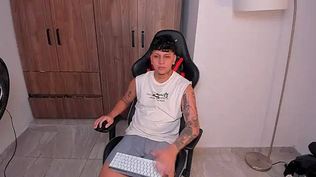 Snapshot of Jake_simons chatting on November 27, 11:23 am Jake simons online show from November 27, 11:23 am