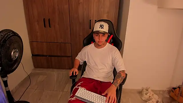 Snapshot of Jake_simons chatting on January 9, 10:29 am Jake simons online show from January 9, 10:29 am