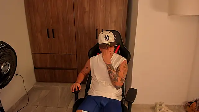 Snapshot of Jake_simons chatting on January 10, 11:12 am Jake simons online show from January 10, 11:12 am