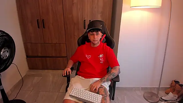 Snapshot of Jake_simons chatting on February 2, 5:39 am Jake simons online show from February 2, 5:39 am