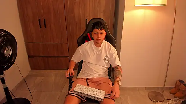 Snapshot of Jake_simons chatting on February 14, 4:09 am Jake simons online show from February 14, 4:09 am