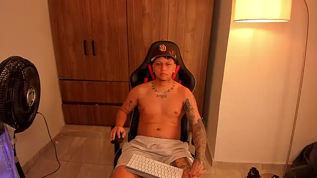 Snapshot of Jake_simons chatting on March 3, 9:37 am Jake simons online show from March 3, 9:37 am