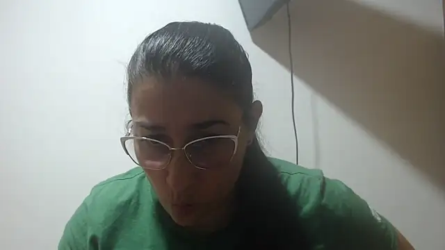 Snapshot of andreaisis2 chatting on May 14, 10:27 pm andreaisis2 online show from May 14, 10:27 pm