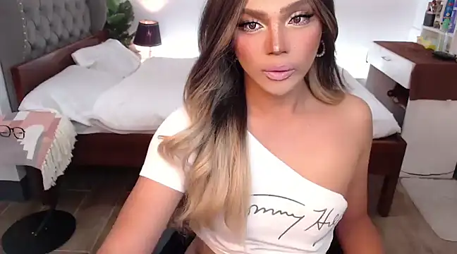 liaa lurrecams online show from March 9, 4:55 pm