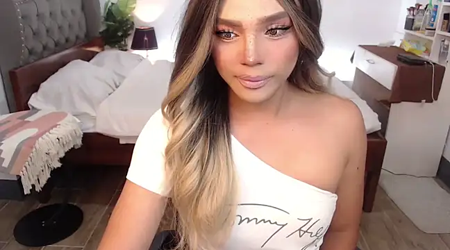 liaa lurrecams online show from March 19, 6:01 pm