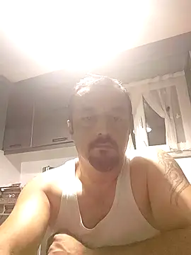 Snapshot of serkan201852 chatting on December 7, 10:39 pm serkan201852 online show from December 7, 10:39 pm